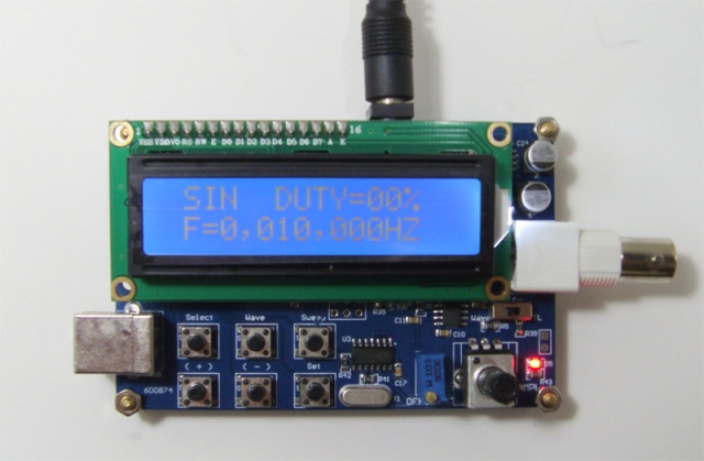 DY-MWG05是基于直接數(shù)字合成技術（DDS）的信號發(fā)生器，采用CPLD設計，具有使用方便，信號穩(wěn)定度高，同時具有TTL信號輸出功能，輸出信號能夠調節(jié)幅度和直流偏置，同時儀器具有掃頻功能，能夠任意設定掃描頻率范圍以及掃描時間