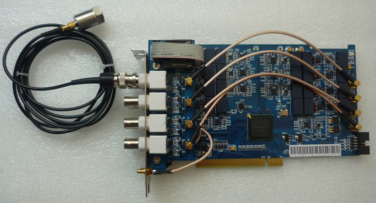 輸入量程：±1V~±10V，轉(zhuǎn)換精度：16位，采樣率：1Msps~1Ksps，A/D轉(zhuǎn)換器個數(shù)：8片通道數(shù)：同步8通道，觸發(fā)方式：內(nèi)觸發(fā)、模擬外觸發(fā)