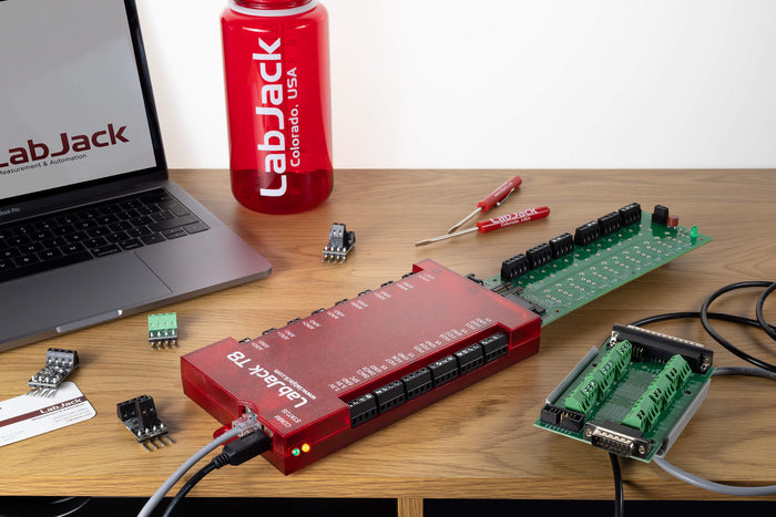 LabjackT8幾乎能從任何類型的傳感器收集信號。T8 具有儀表放大輸入、軟件可增益設置、許多數(shù)字 I/O 功能和 Modbus TCP 前端，是我們最通用的多功能 DAQ 平臺