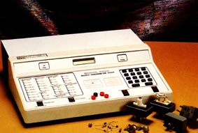 IST8800為雙極型晶體管、MOS場(chǎng)效應(yīng)管、J型場(chǎng)效應(yīng)管、二極管、可控硅整流器、雙向可控硅、穩(wěn)壓管和三端電壓調(diào)節(jié)器提供了40種參數(shù)的測(cè)量，測(cè)試

