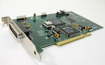 100MHz時(shí)鐘頻率，獨(dú)立24路輸出，每通道輸出25mA電流，板載內(nèi)存：64K，TTL，脈沖輸出。