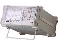 它具有2.7GHz的廣域測定能力、大而亮的人型液晶畫面、緊密的設(shè)計(jì)、高精度/可靠性、MENU方式的簡便操作和測定結(jié)果的可存儲性等優(yōu)秀性能和功能，還可以兼用AC/DC，采用充電電池在野外任何地方都能方便地使用。