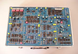 DY2100TYII型實(shí)驗(yàn)箱是為《通信原理》課程的理論教學(xué)研制開(kāi)發(fā)的教學(xué)實(shí)驗(yàn)裝置。