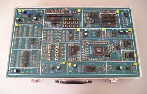 以高等教育出版社的國(guó)家重點(diǎn)教材“信號(hào)與系統(tǒng)”一書(shū)背景，這使實(shí)驗(yàn)內(nèi)容更具教學(xué)性、通用性、與當(dāng)今“信號(hào)與系統(tǒng)”課程的教學(xué)大綱結(jié)合緊密。