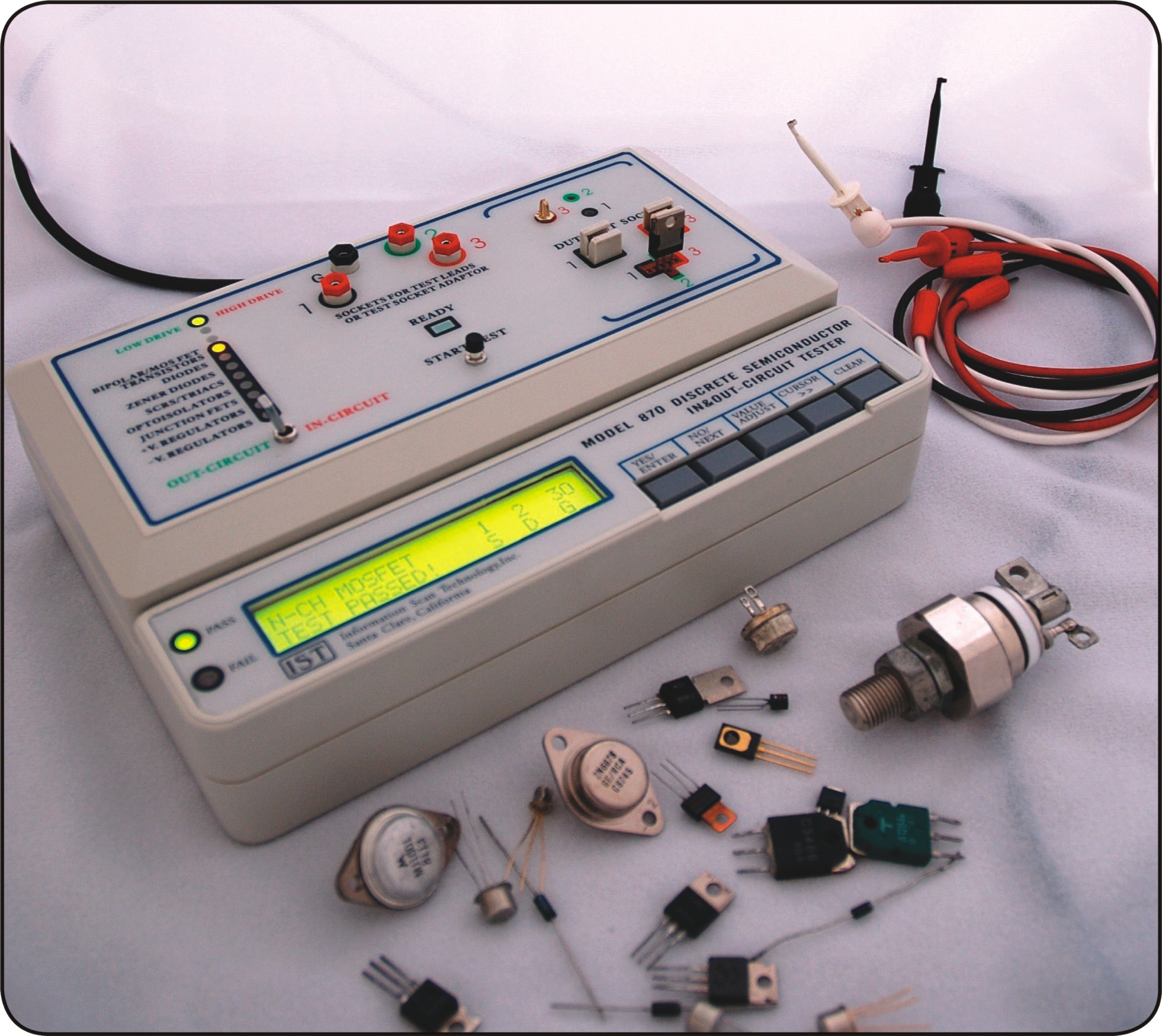 可在線或者離線檢測(cè)各種三極管，二極管，可控硅，M/J型場(chǎng)效應(yīng)管及正負(fù)電源穩(wěn)壓管的實(shí)際工作功能，并測(cè)量其漏電流，崩潰電壓，輸出電壓及輸出電流的各項(xiàng)參數(shù)值。
